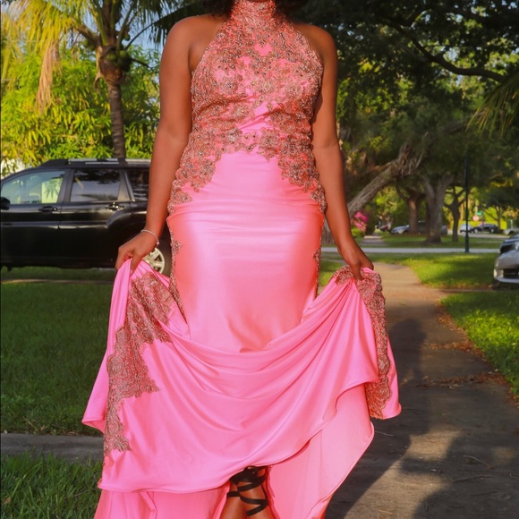 I am selling a hand sewn prom dress. - Picture 1 of 6